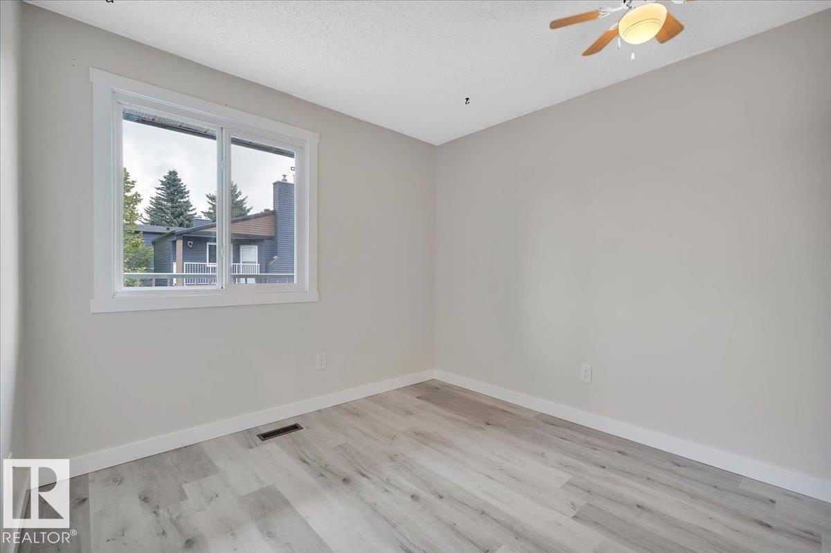 Photo 18 of 3540 42 St Nw, Edmonton AB