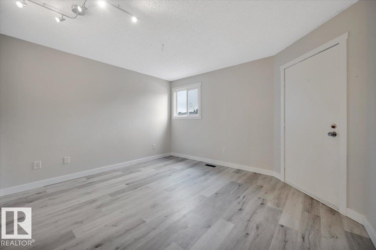 Photo 36 of 3540 42 St Nw, Edmonton AB
