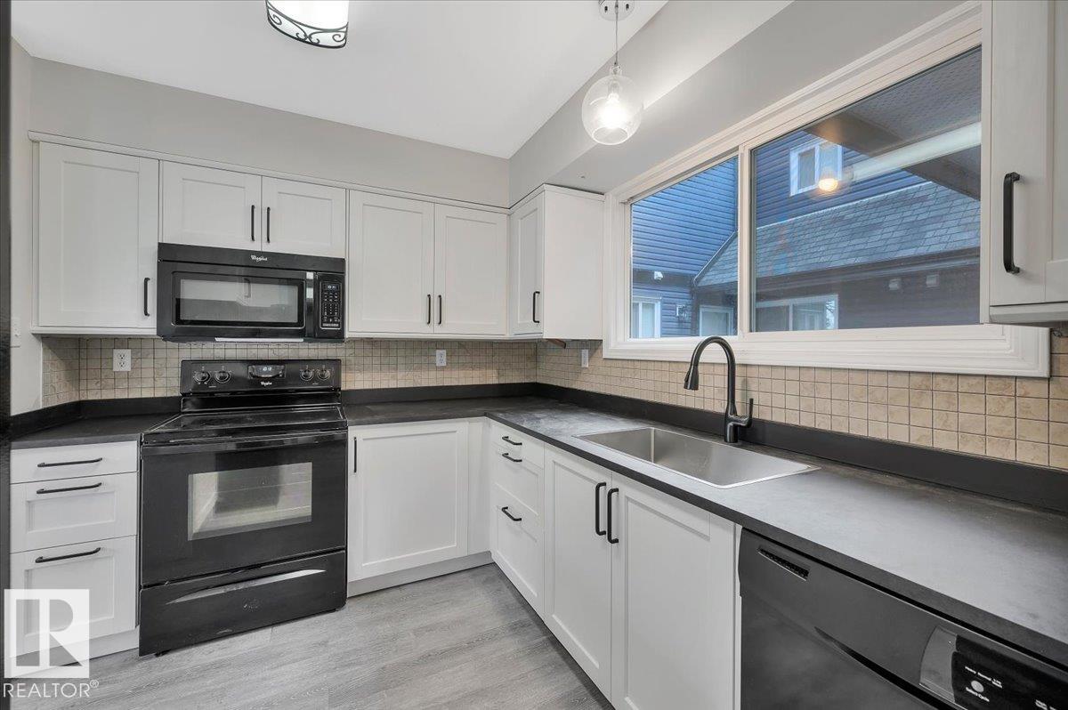 Photo 4 of 3540 42 St Nw, Edmonton AB