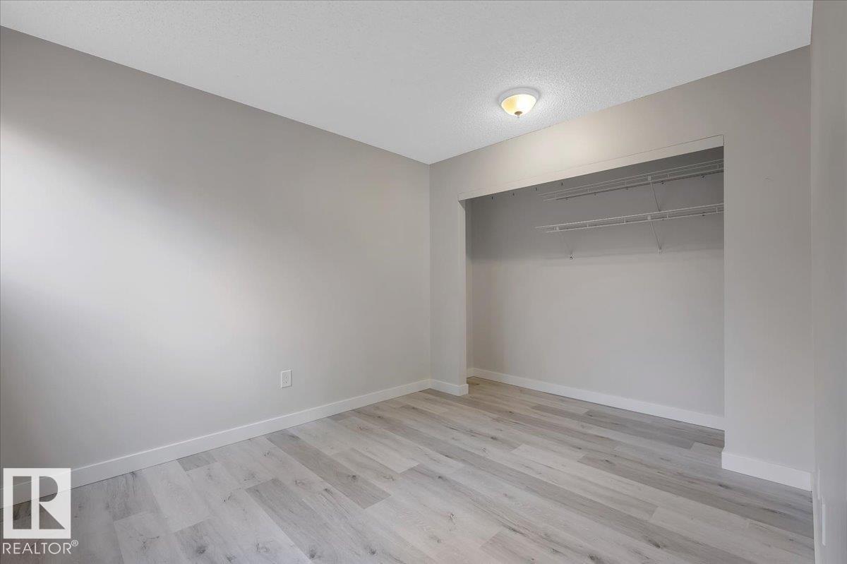 Photo 12 of 3540 42 St Nw, Edmonton AB