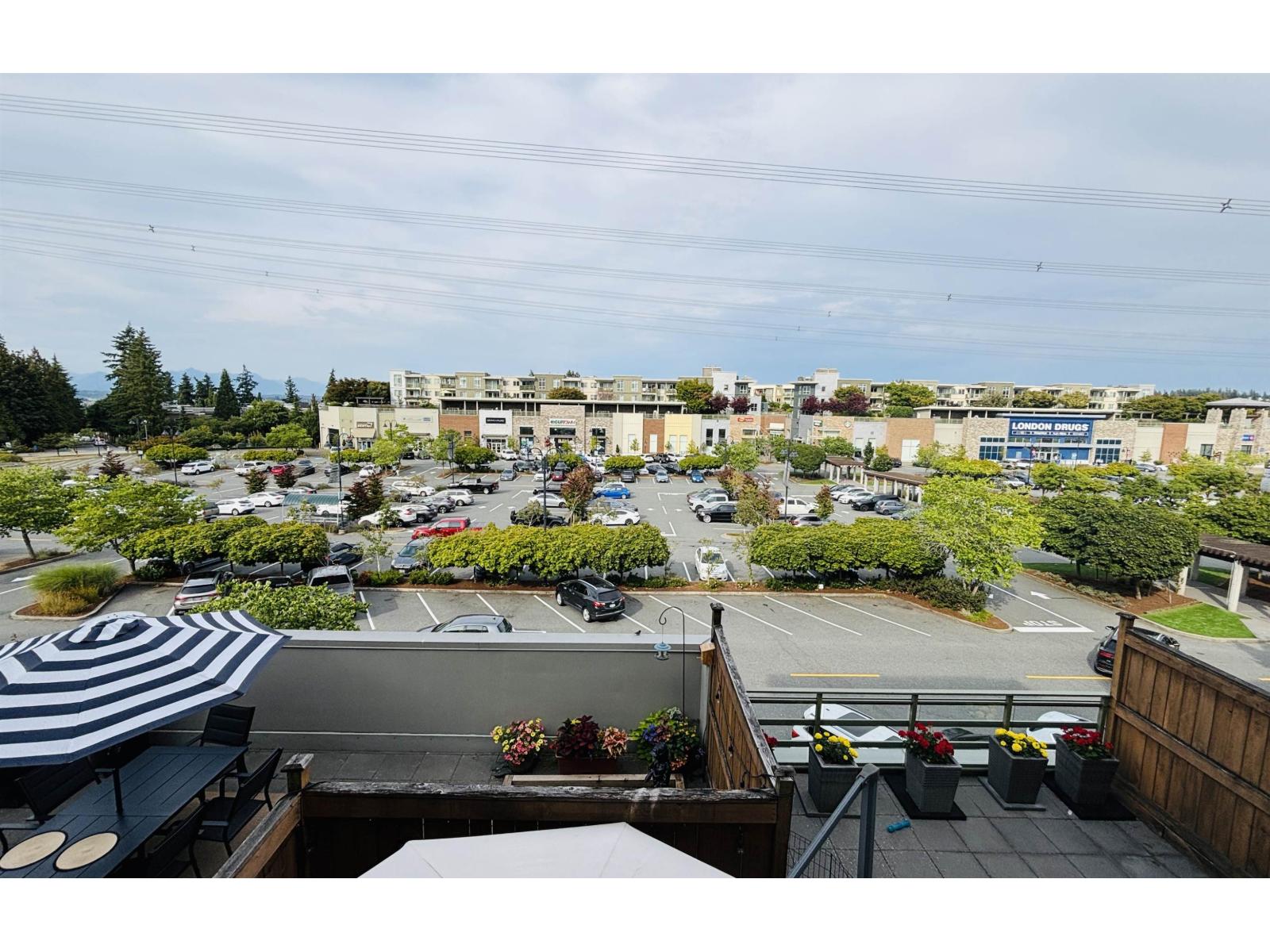 Photo 11 of 309 15775 Croydon Drive, Surrey BC