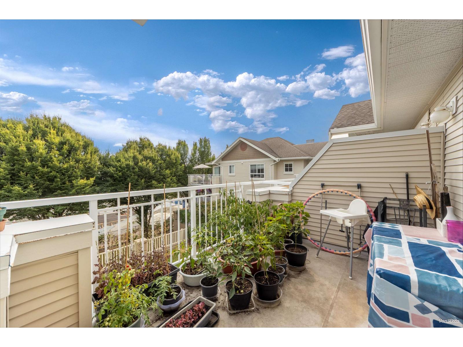 Photo 9 of 318 19750 64 Avenue, Langley BC