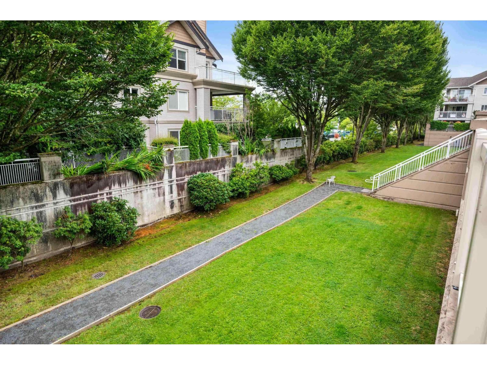 Photo 15 of 318 19750 64 Avenue, Langley BC
