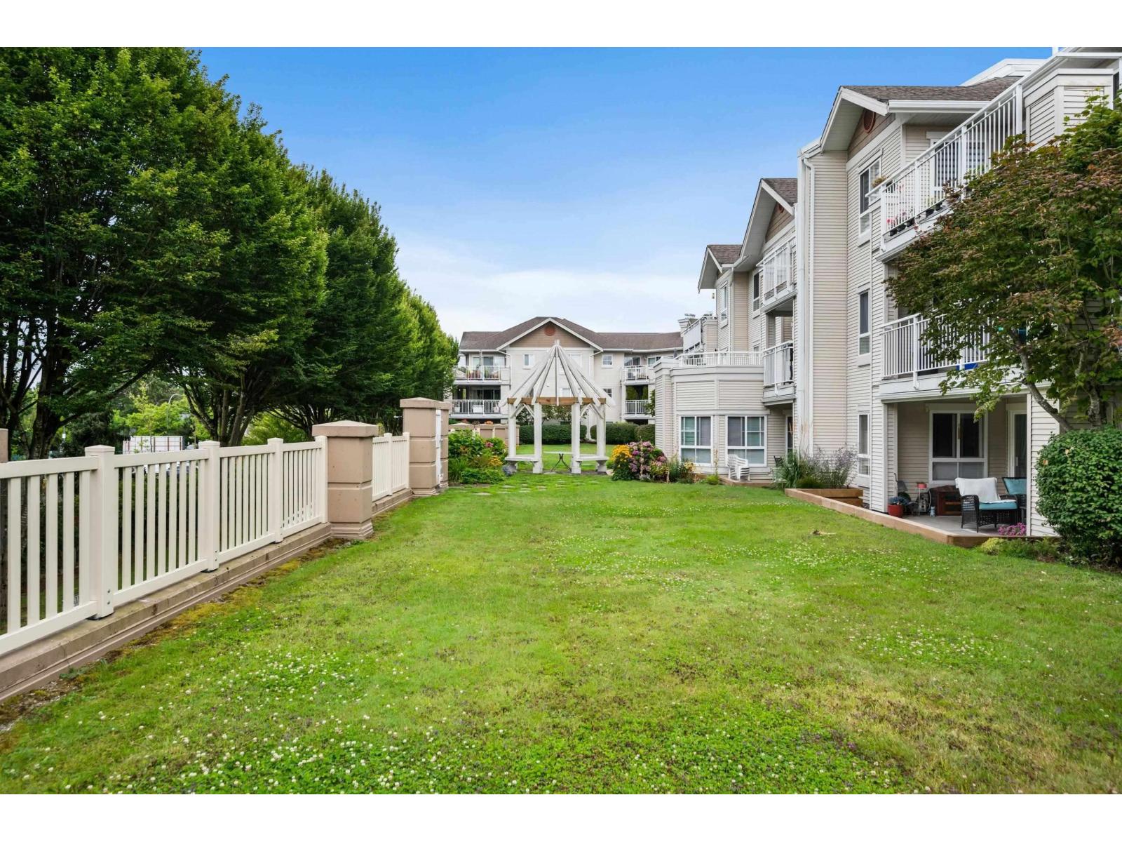 Photo 14 of 318 19750 64 Avenue, Langley BC