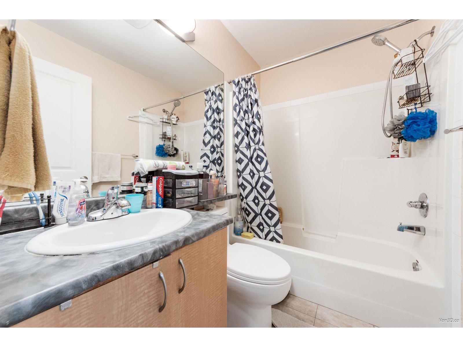 Photo 18 of 29 5388 201 A Street, Langley BC