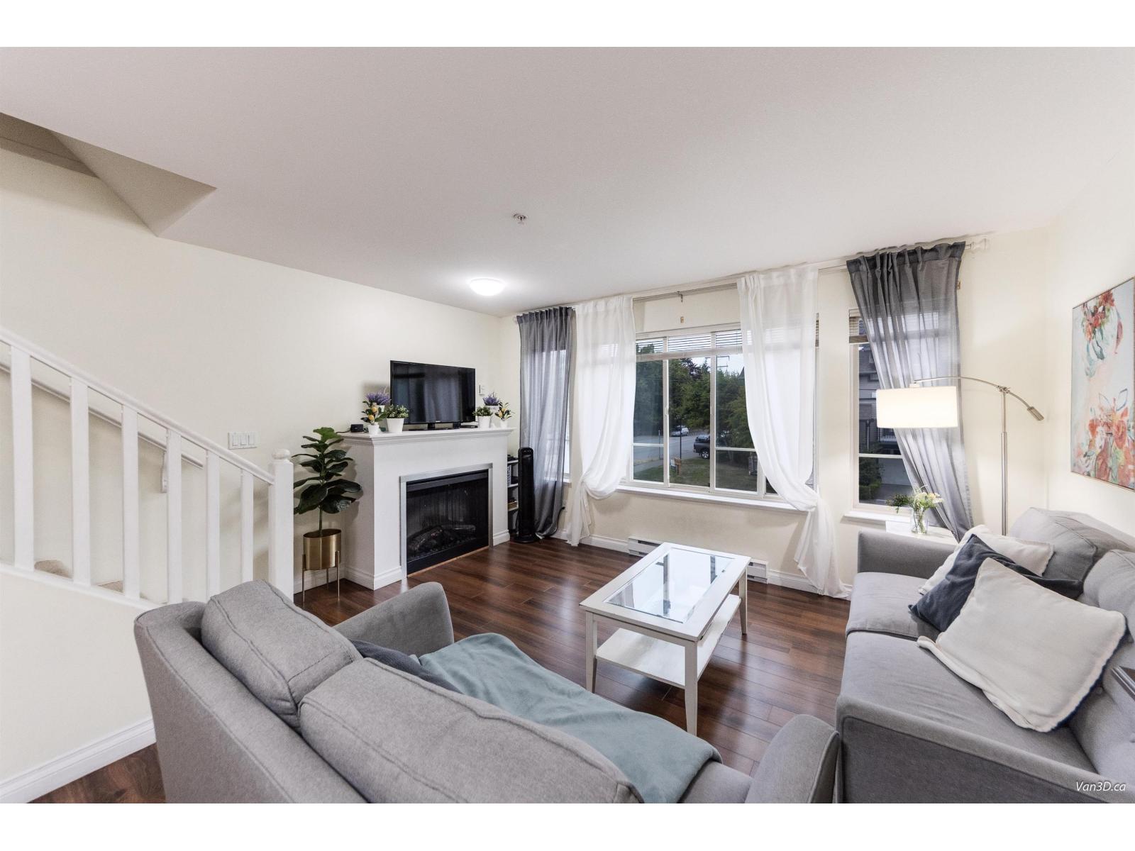Photo 3 of 29 5388 201 A Street, Langley BC