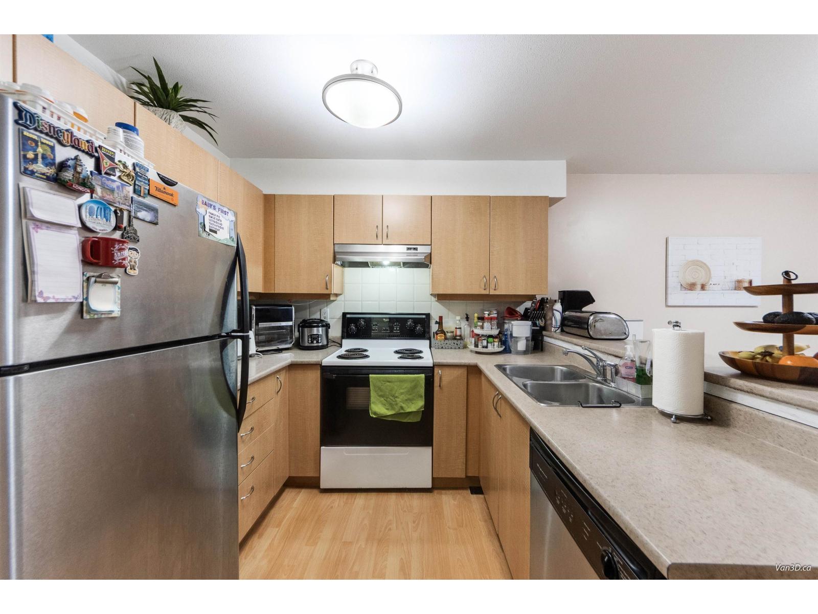 Photo 10 of 29 5388 201 A Street, Langley BC