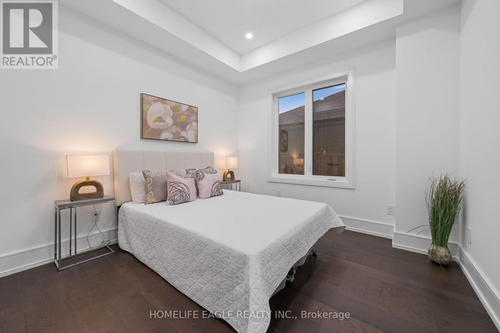 Photo 10 of 11 Glen Muir Drive, Toronto ON