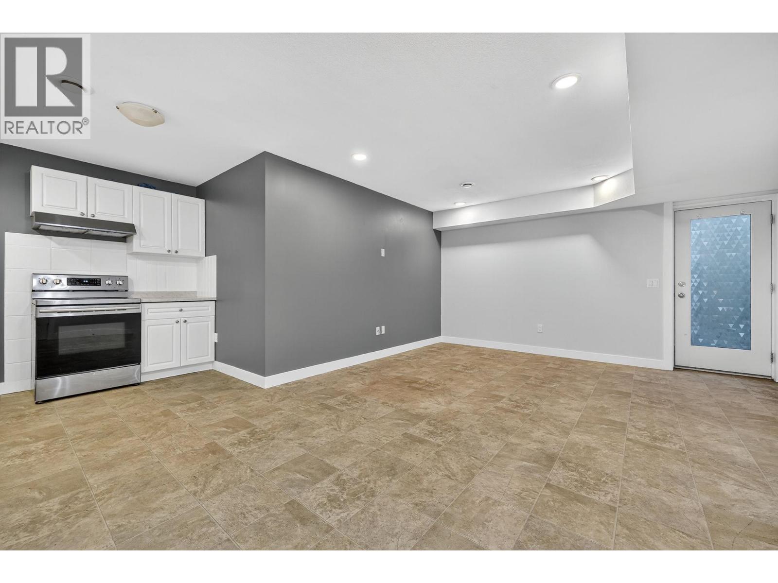 2043 Elkridge Drive, West Kelowna