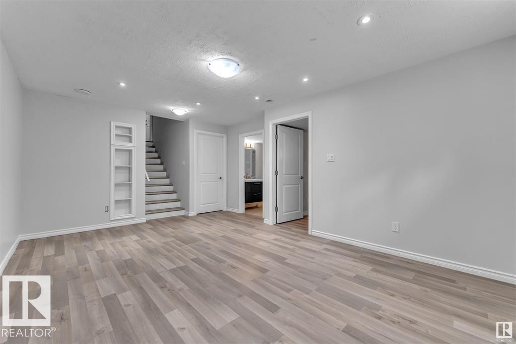 Photo 30 of 2587 Cole Cr Sw, Edmonton AB