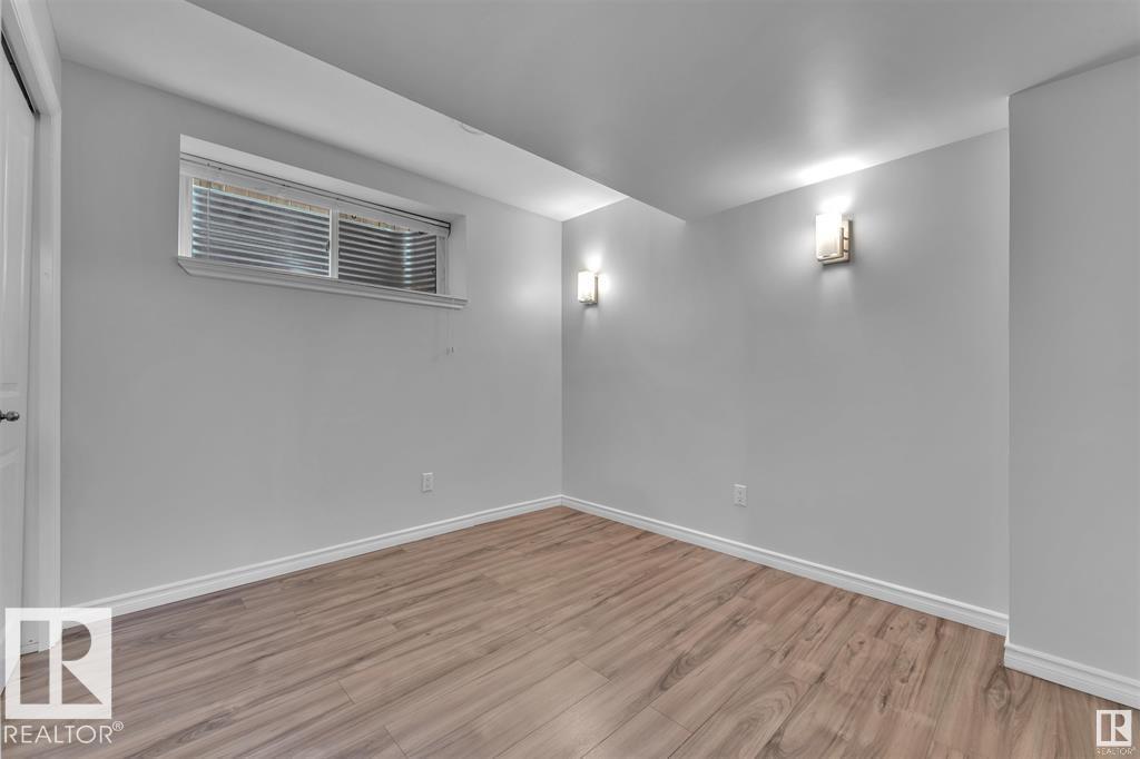 Photo 31 of 2587 Cole Cr Sw, Edmonton AB