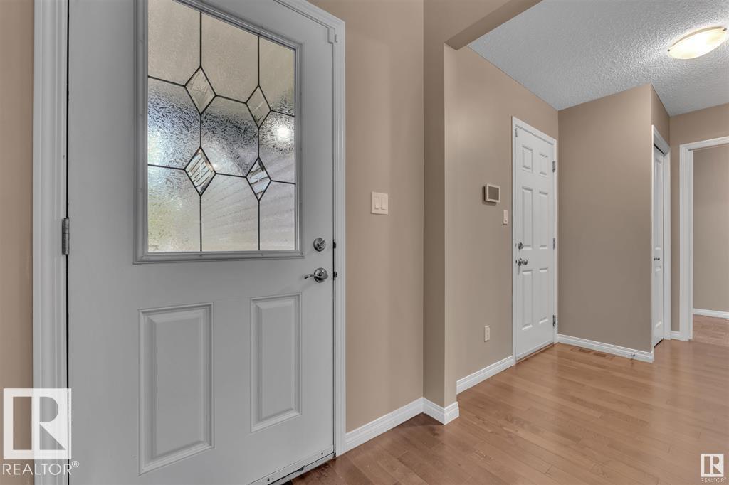 Photo 4 of 2587 Cole Cr Sw, Edmonton AB