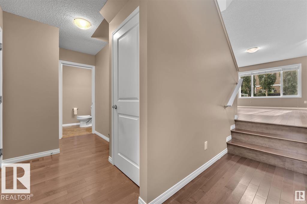 Photo 5 of 2587 Cole Cr Sw, Edmonton AB
