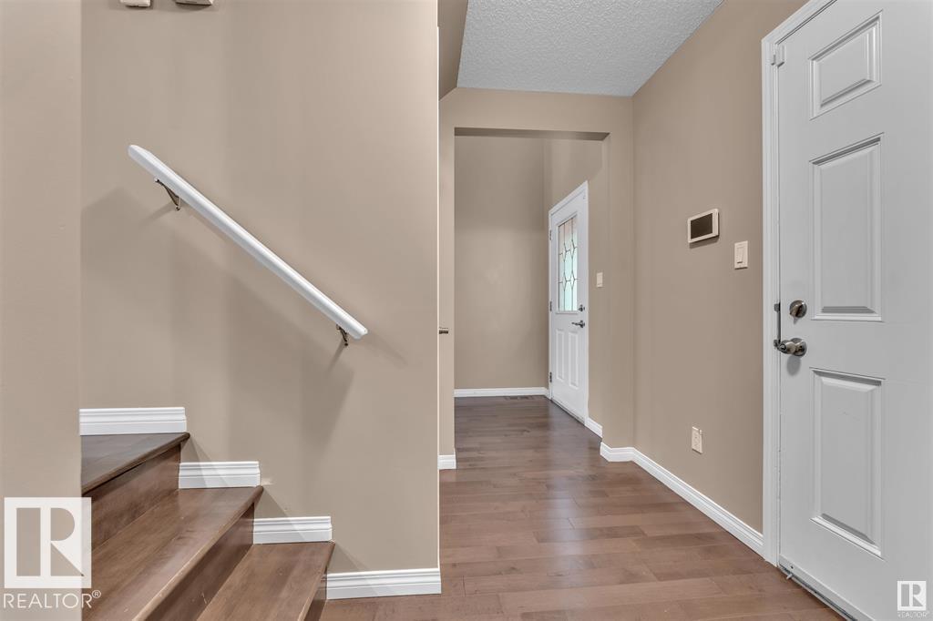 Photo 8 of 2587 Cole Cr Sw, Edmonton AB