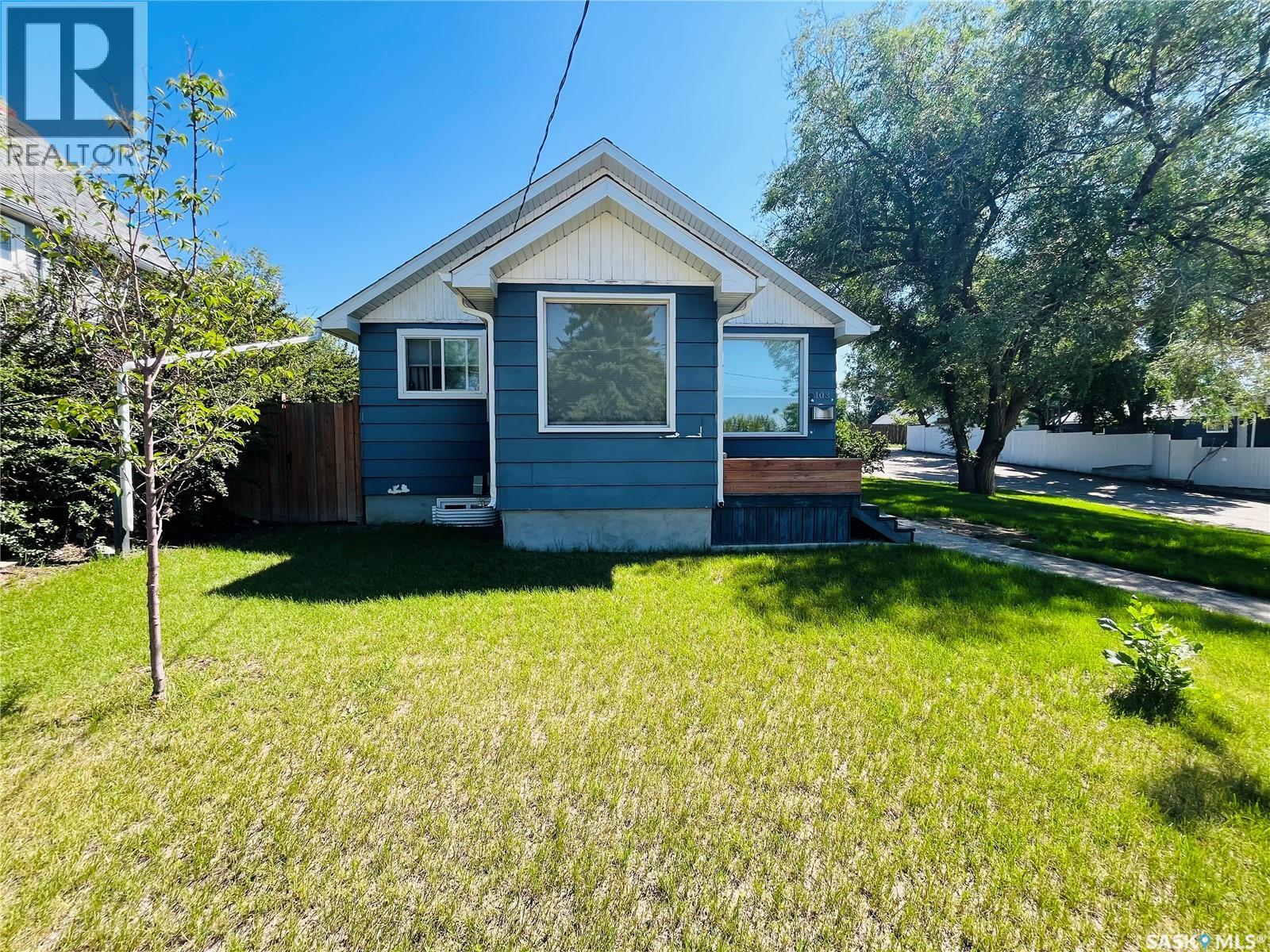 Photo 14 of 103 6th Avenue Ne, Swift Current SK