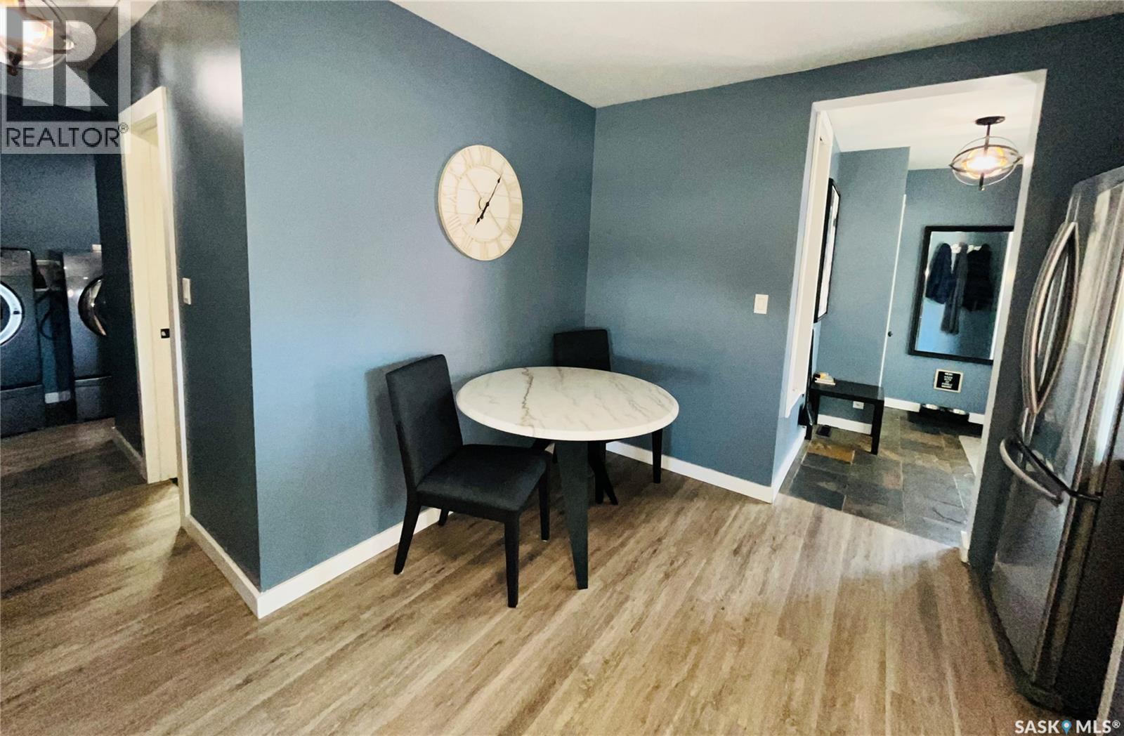 Photo 4 of 103 6th Avenue Ne, Swift Current SK