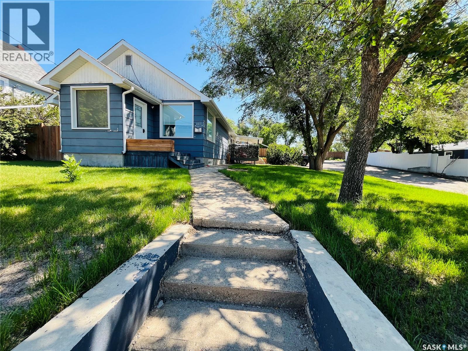 Photo 13 of 103 6th Avenue Ne, Swift Current SK