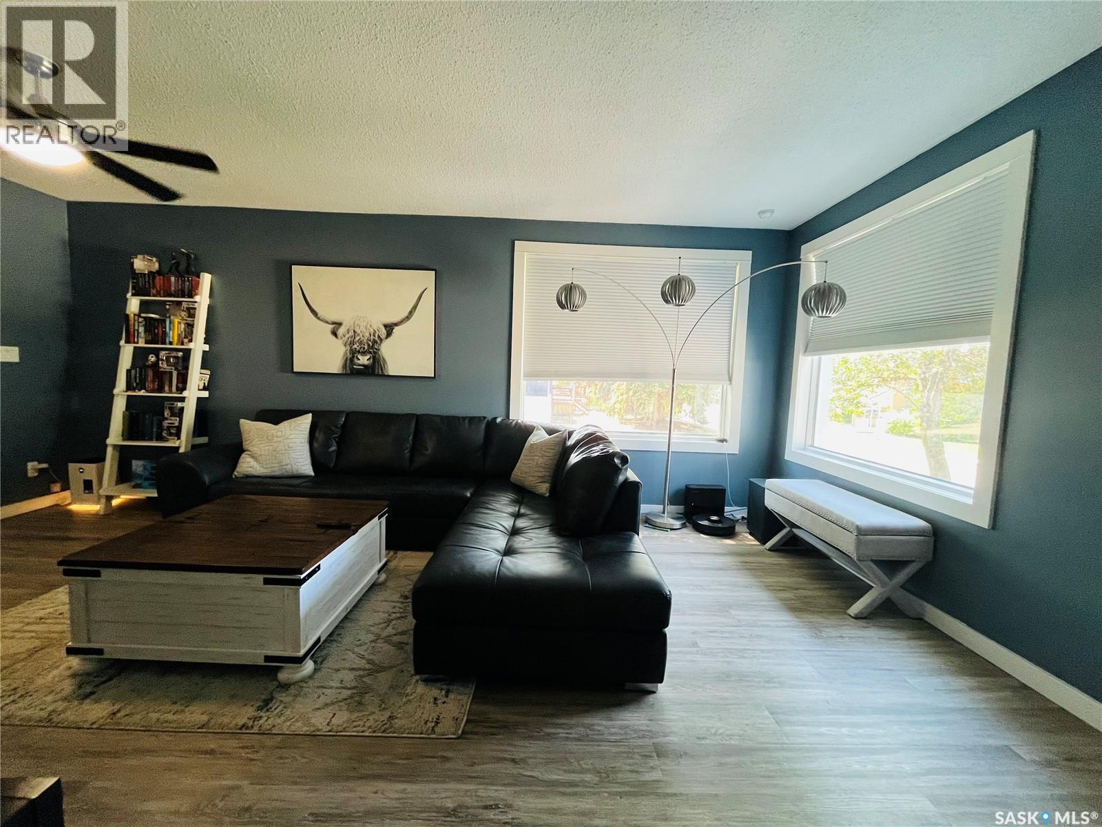 Photo 21 of 103 6th Avenue Ne, Swift Current SK