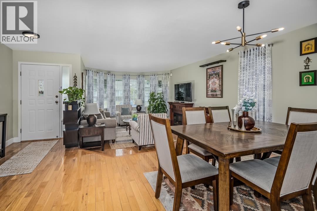 Photo 4 of 22987 123 B Avenue, Maple Ridge BC