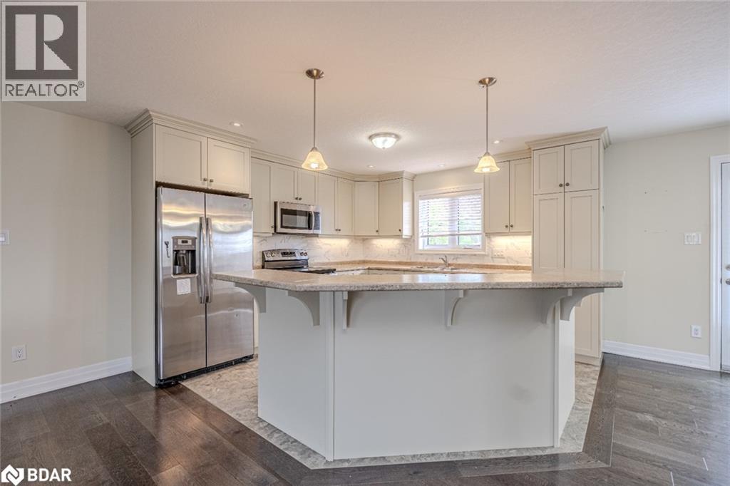 Photo 3 of 10 Grew Crescent, Penetanguishene ON