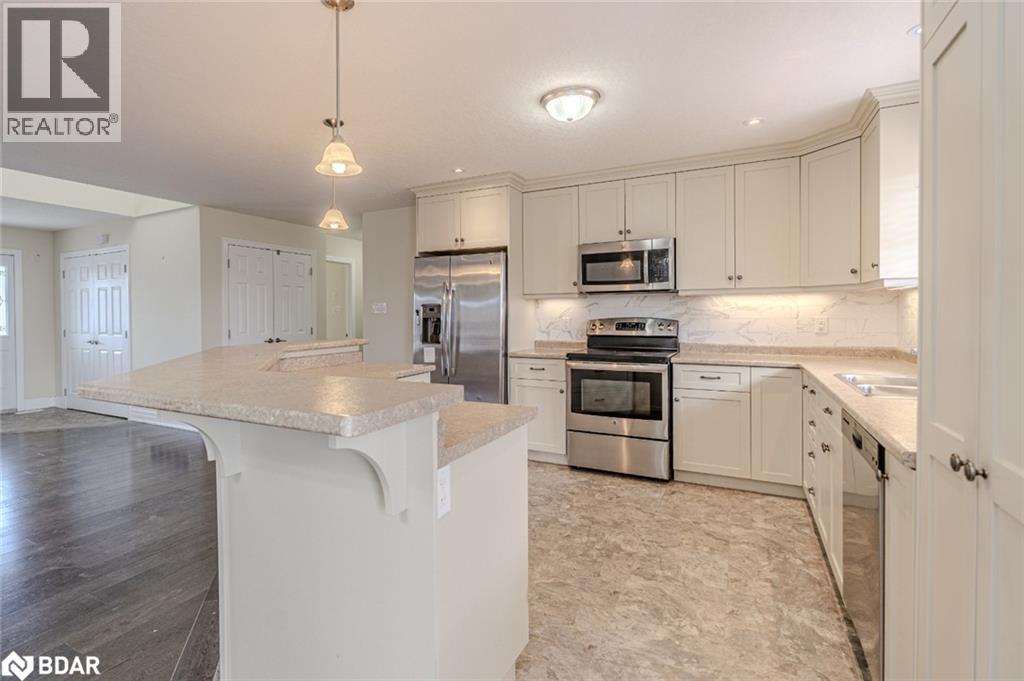 Photo 4 of 10 Grew Crescent, Penetanguishene ON
