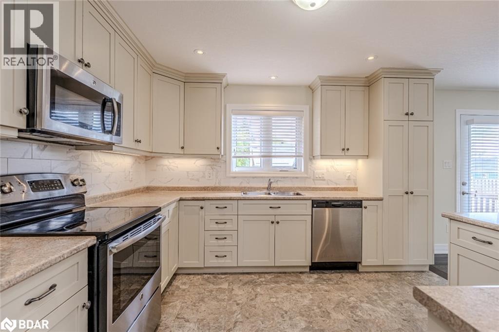 Photo 5 of 10 Grew Crescent, Penetanguishene ON
