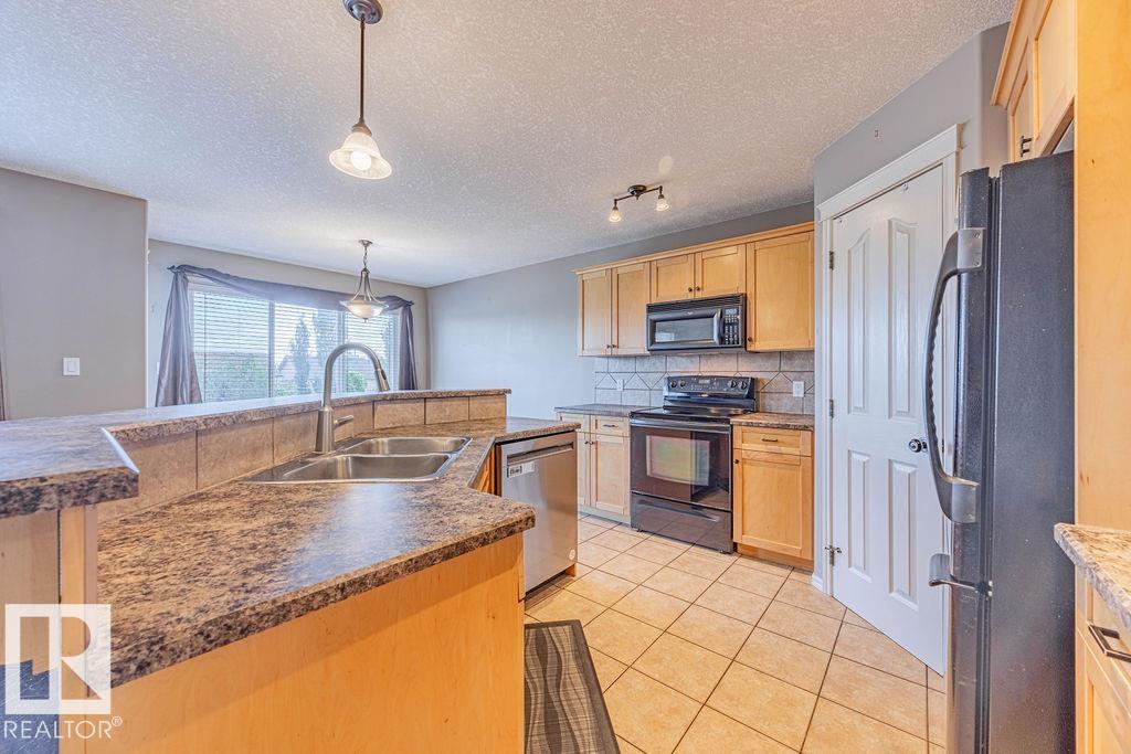 Photo 13 of 30 Cascade Cr, Sherwood Park AB