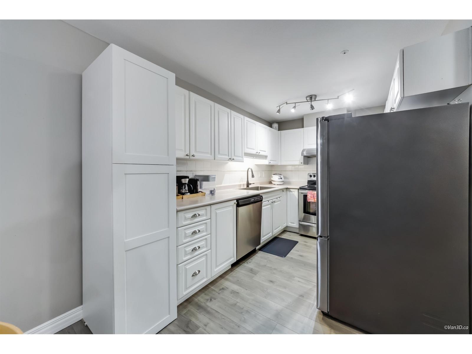 Photo 11 of 217 9626 148 Street, Surrey BC