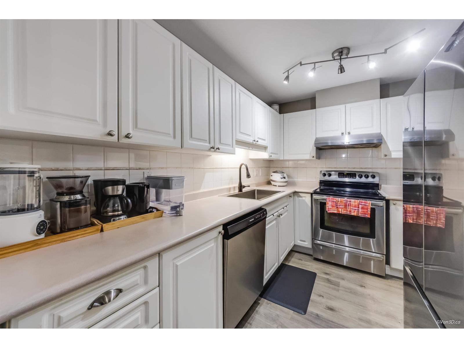 Photo 10 of 217 9626 148 Street, Surrey BC