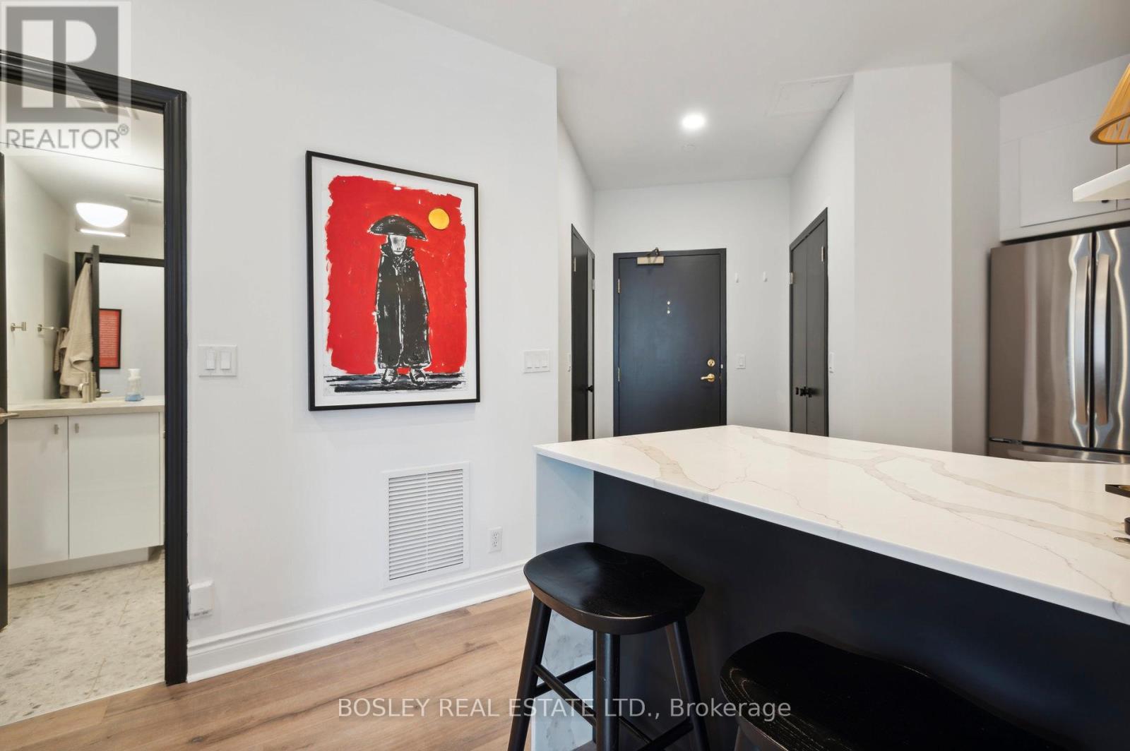Photo 2 of 301 980 Yonge Street, Toronto ON