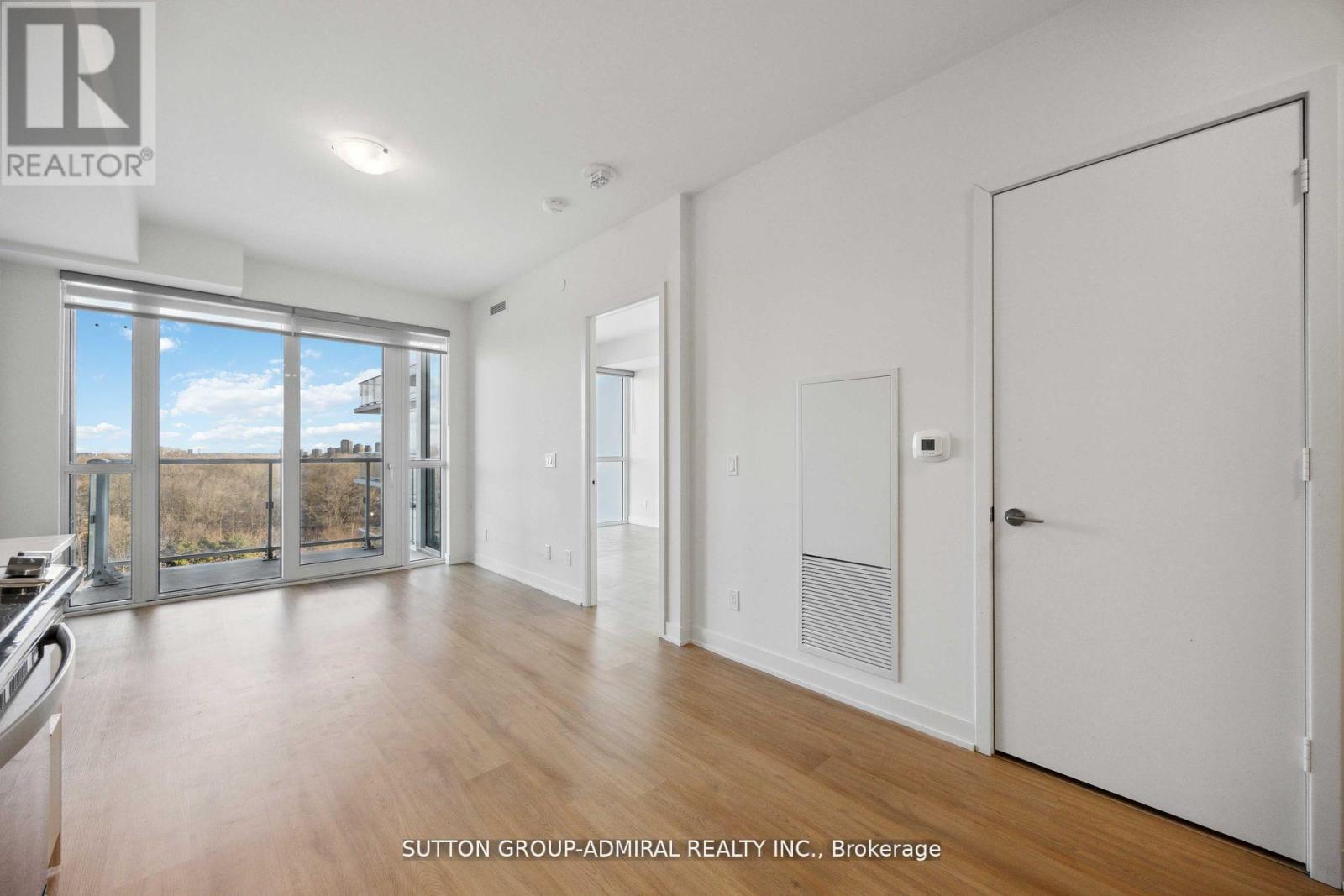 Photo 8 of 914 10 Deerlick Court, Toronto ON