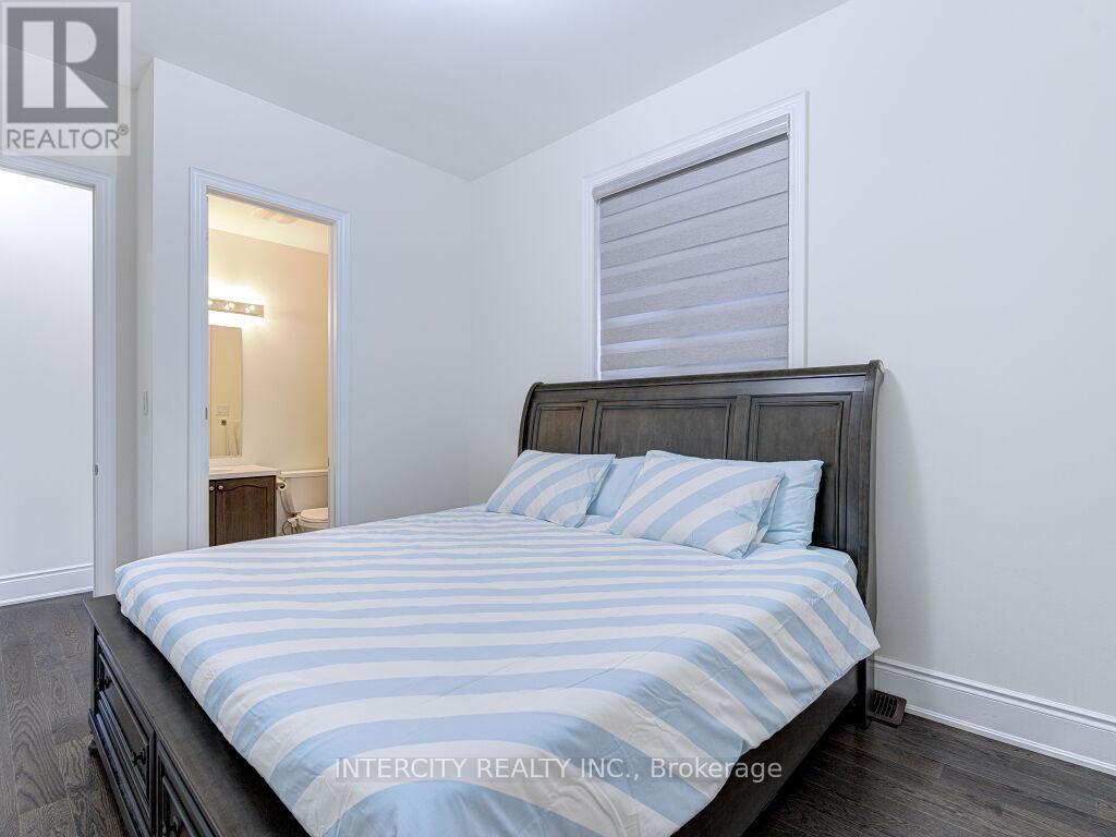 Photo 31 of 58 Dotchson Avenue, Caledon ON
