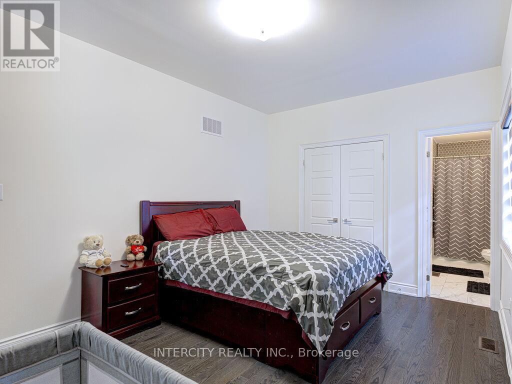 Photo 38 of 58 Dotchson Avenue, Caledon ON