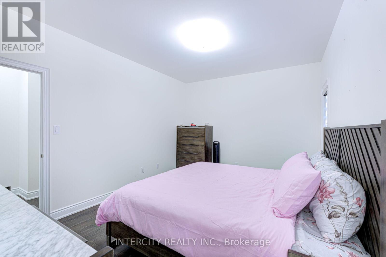 Photo 35 of 58 Dotchson Avenue, Caledon ON