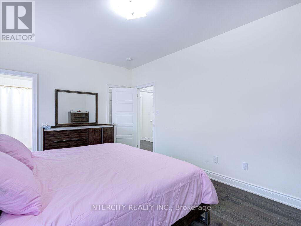 Photo 36 of 58 Dotchson Avenue, Caledon ON