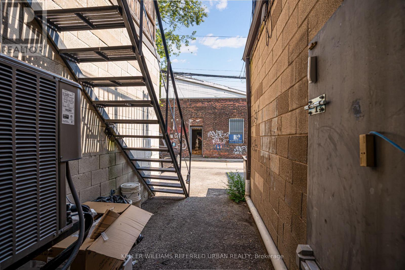 Photo 8 of 499 Danforth Avenue, Toronto ON