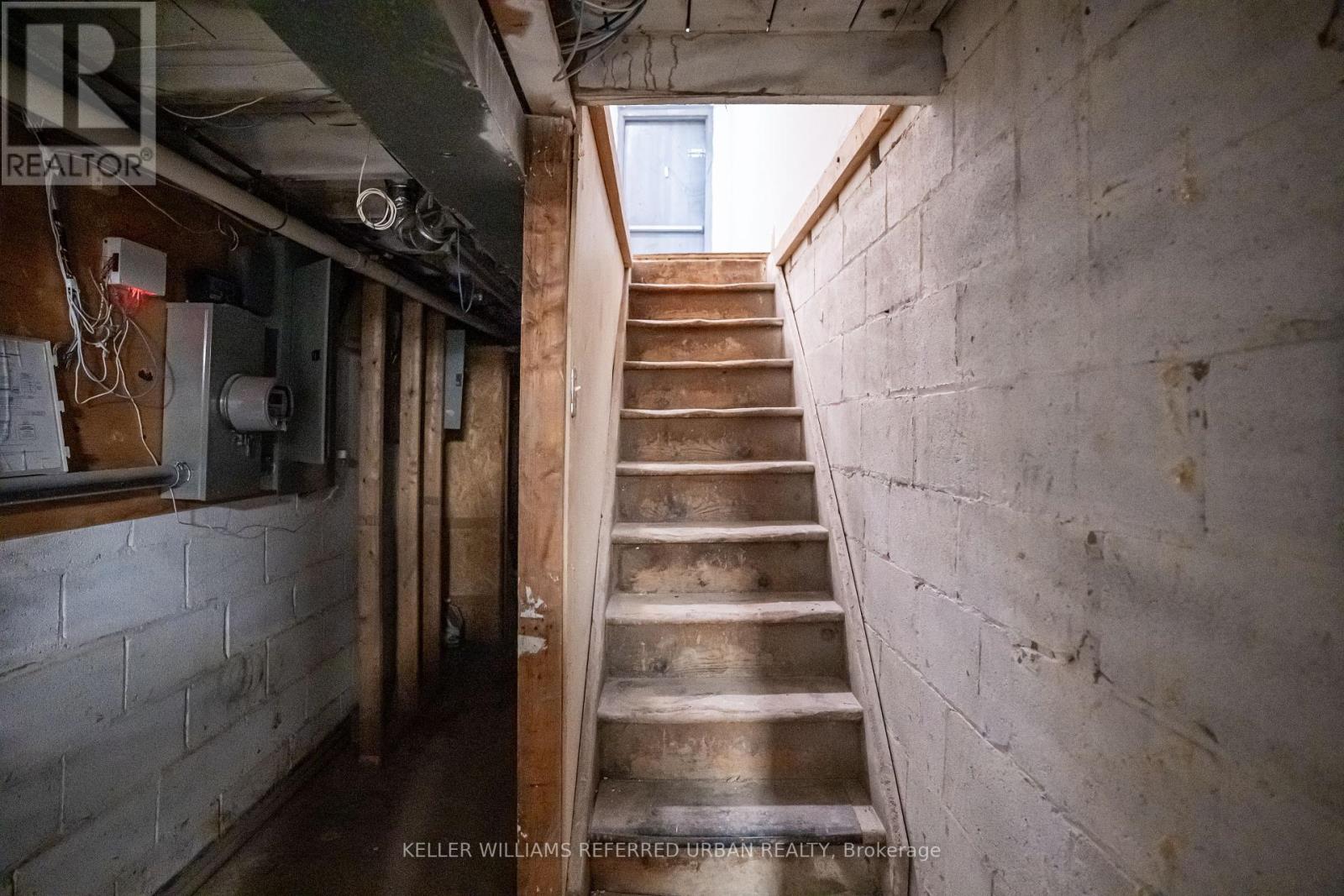 Photo 3 of 499 Danforth Avenue, Toronto ON
