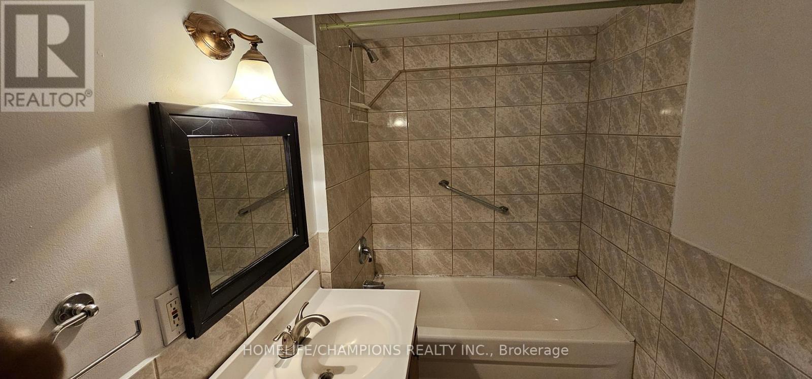 Photo 36 of 55 Central Park Boulevard N, Oshawa ON