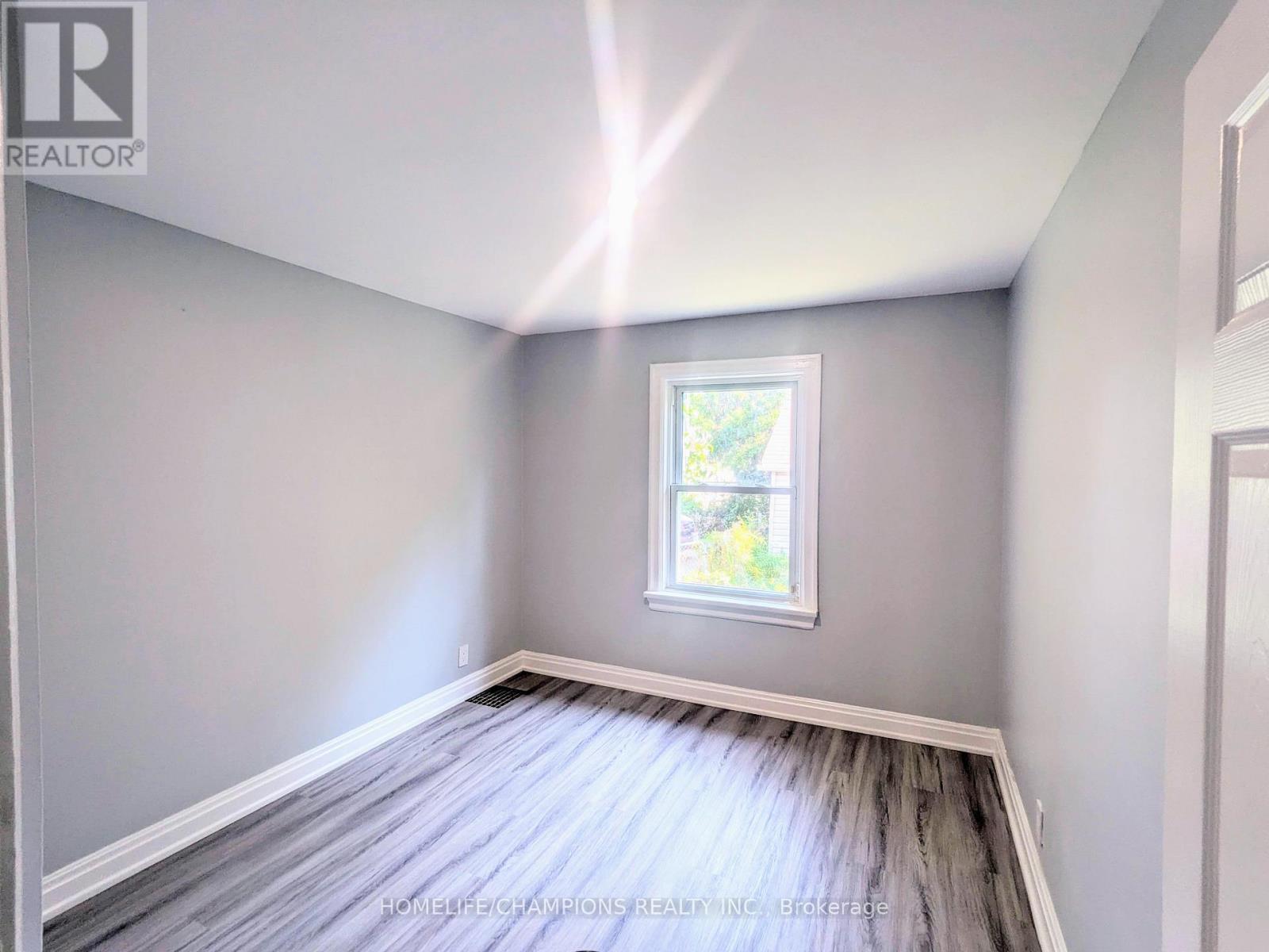 Photo 7 of 55 Central Park Boulevard N, Oshawa ON