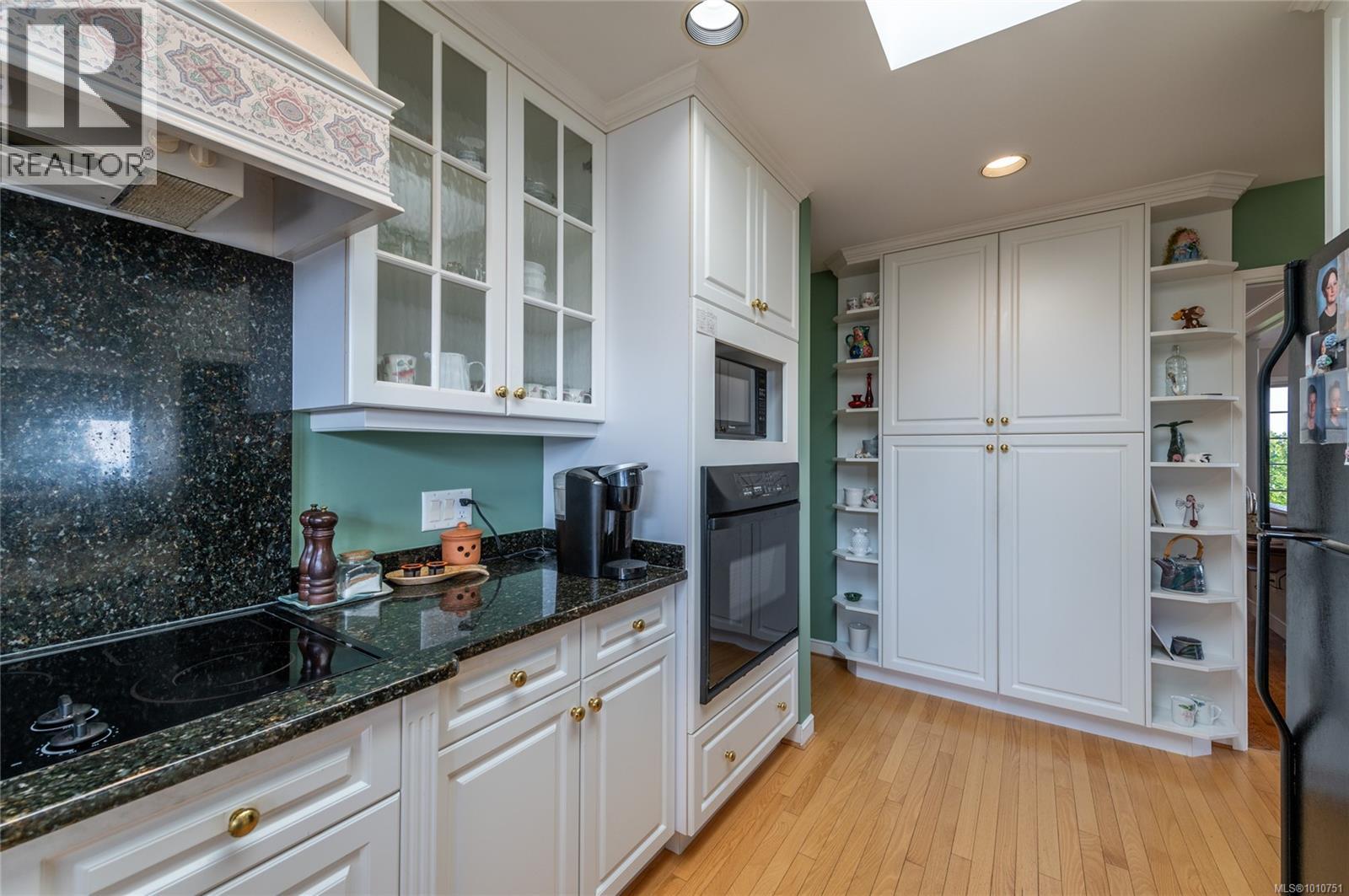  8742 Pender Park Drive, North Saanich