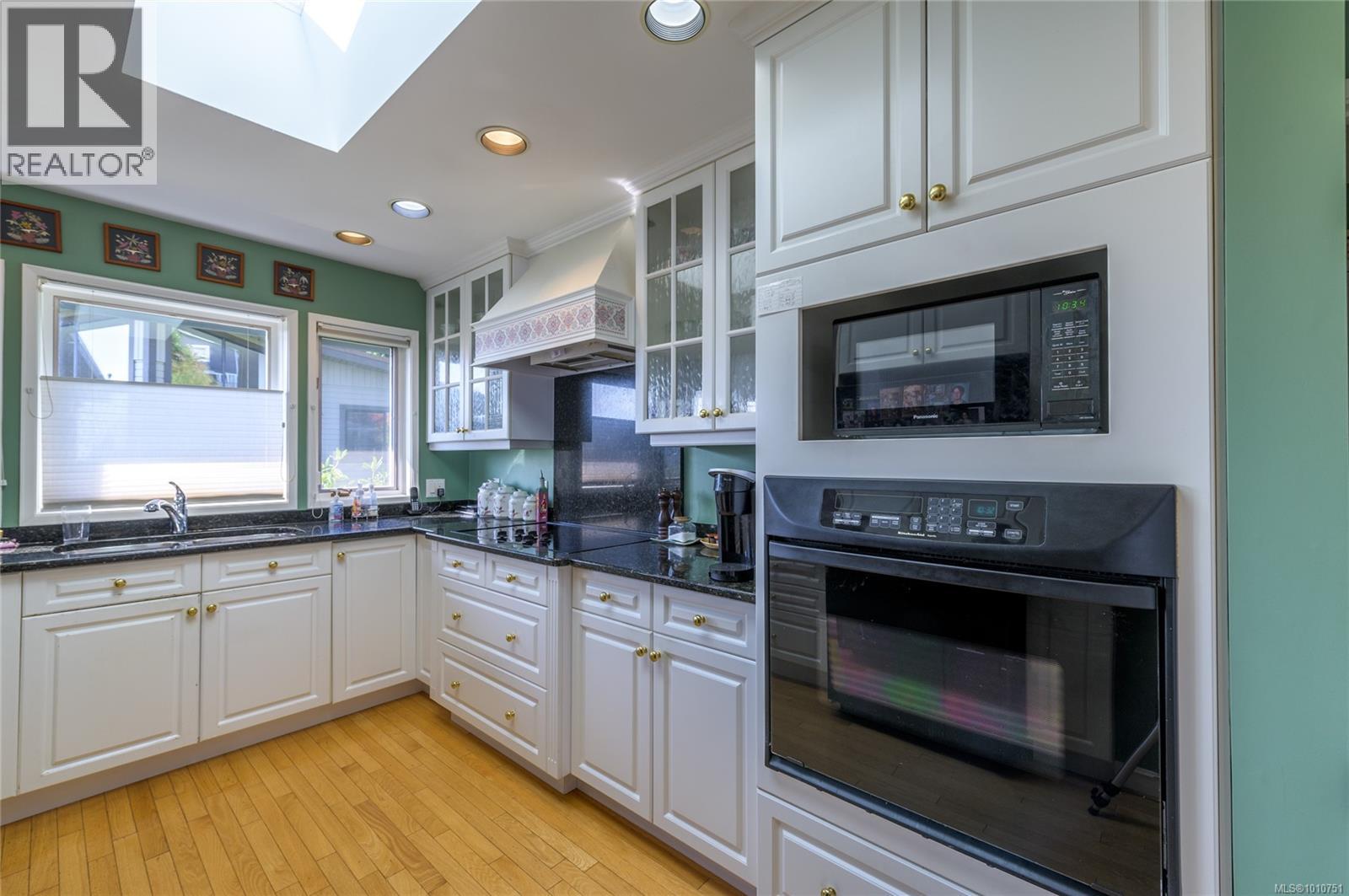  8742 Pender Park Drive, North Saanich