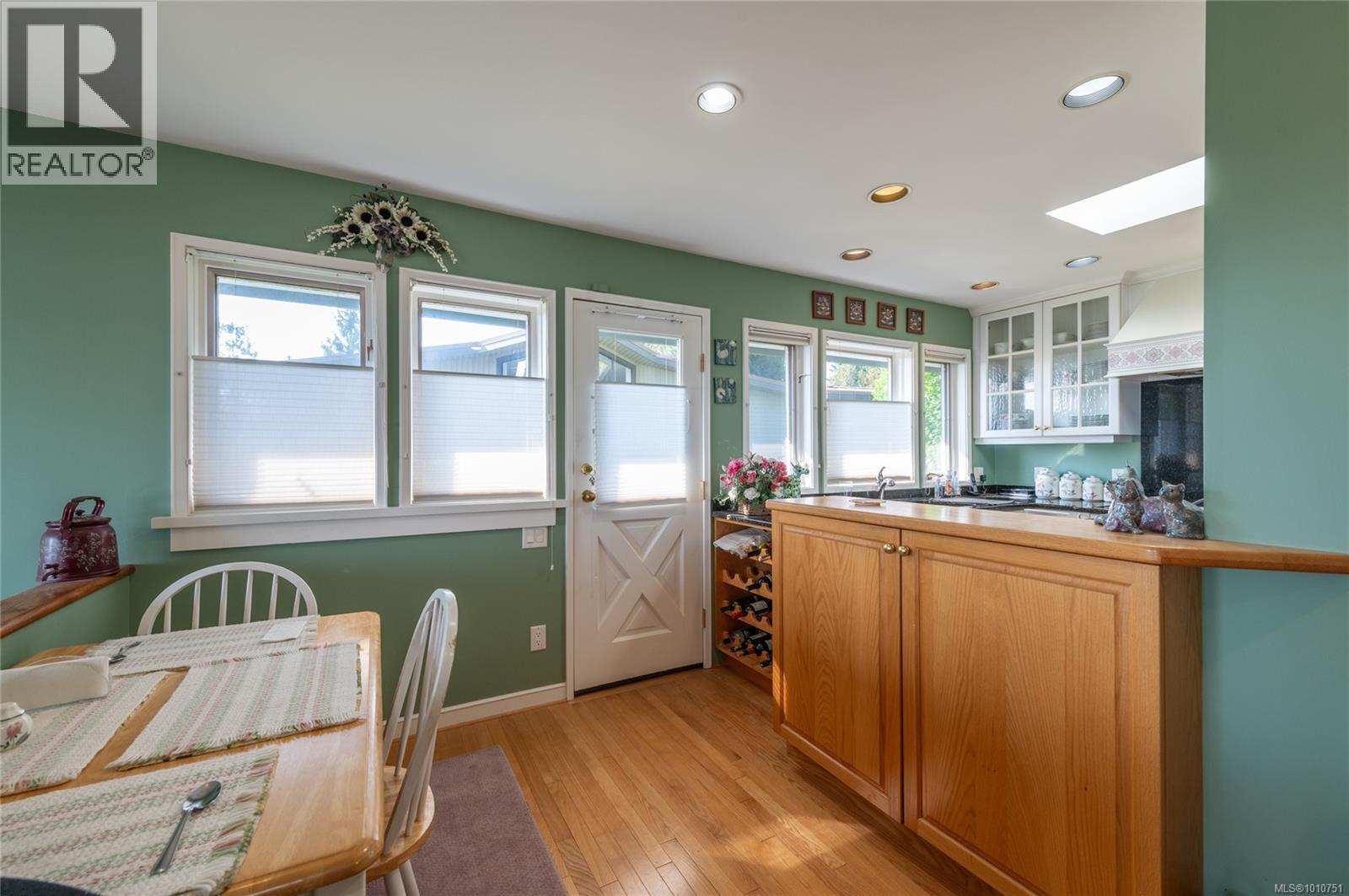  8742 Pender Park Drive, North Saanich