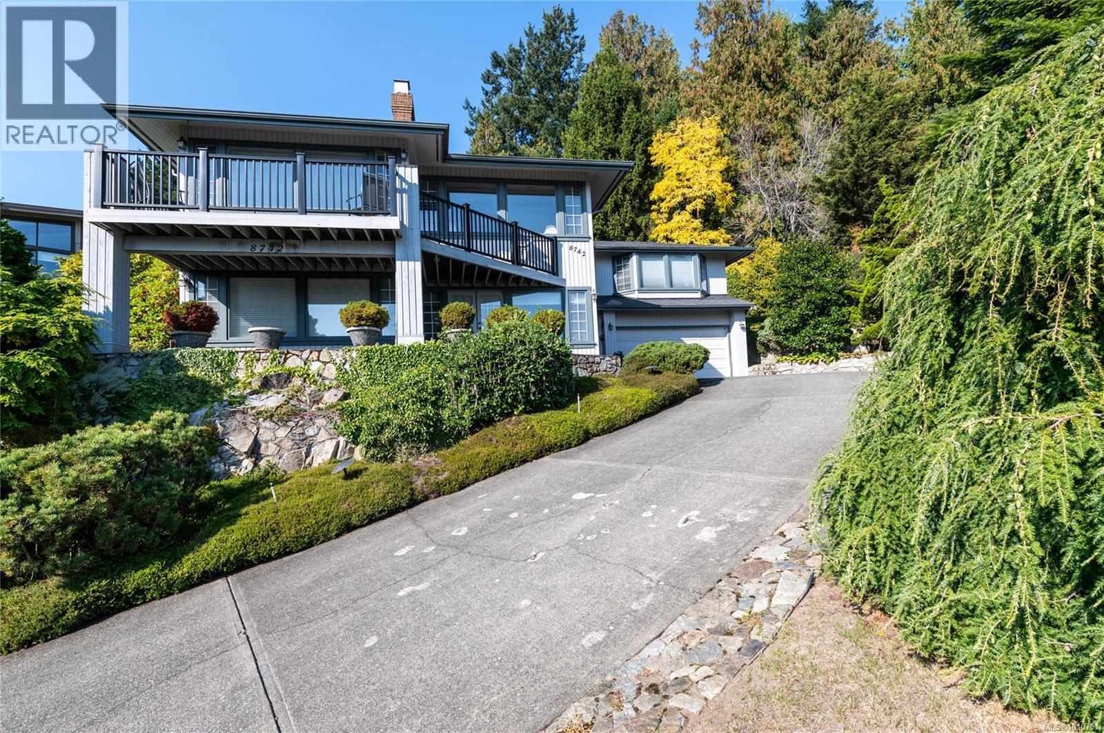 8742 Pender Park Dr - 2