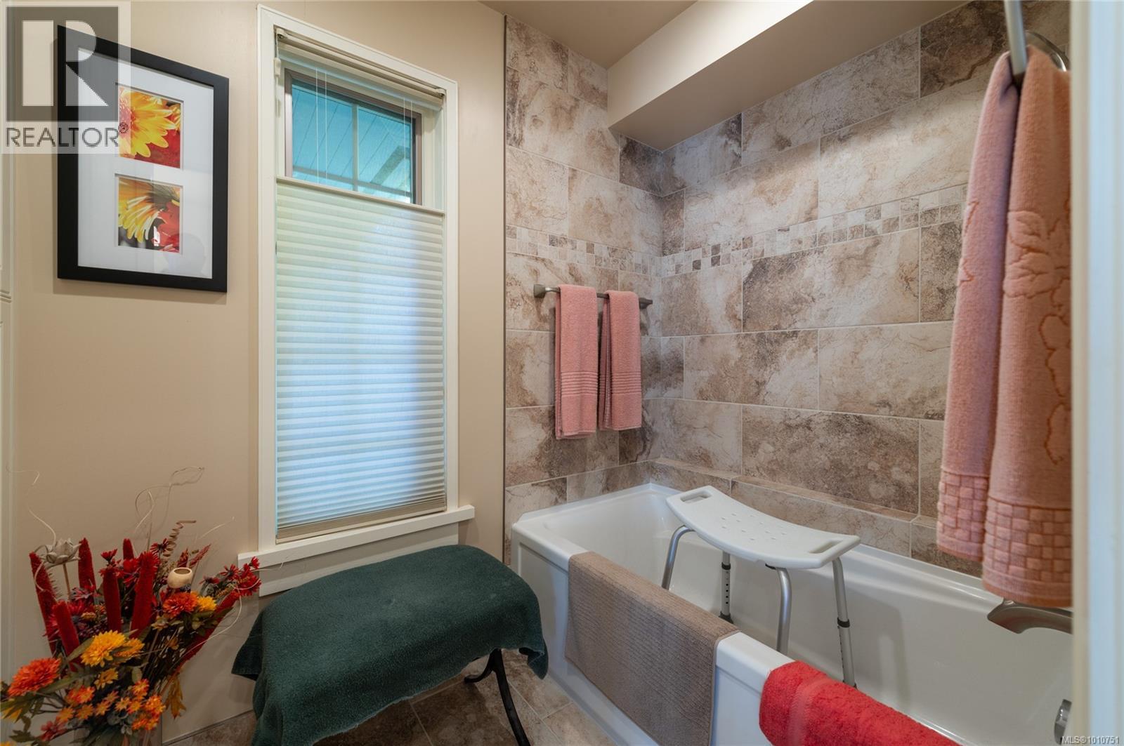  8742 Pender Park Drive, North Saanich