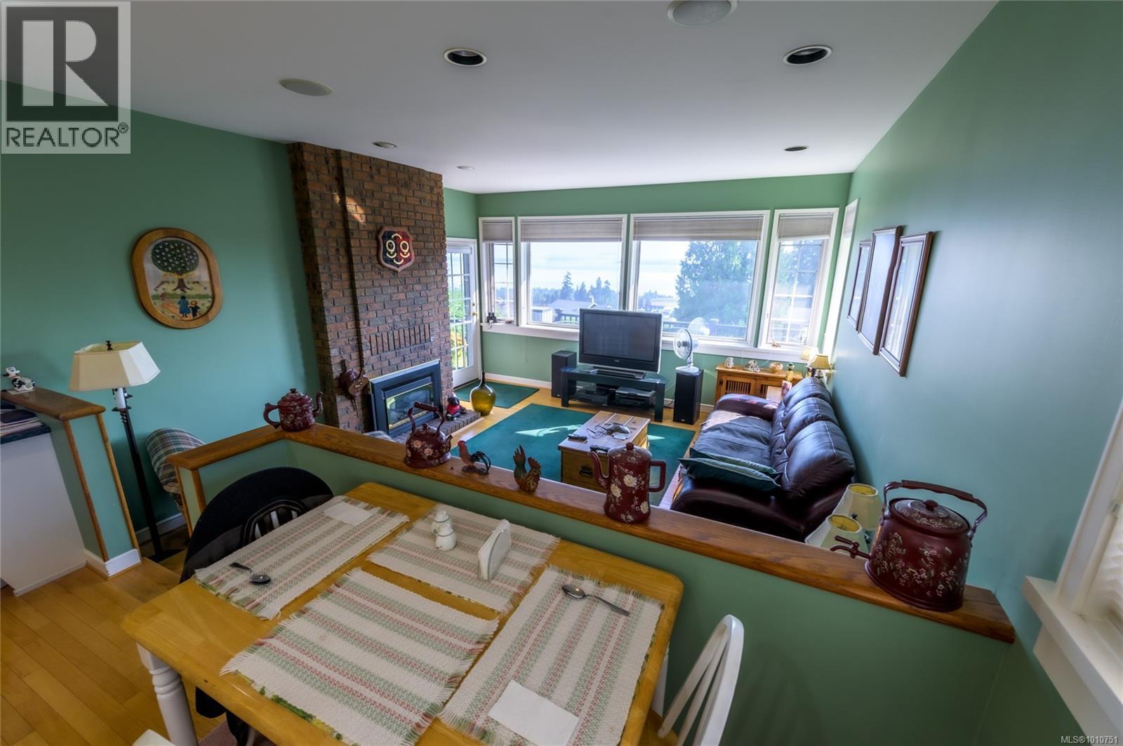  8742 Pender Park Drive, North Saanich
