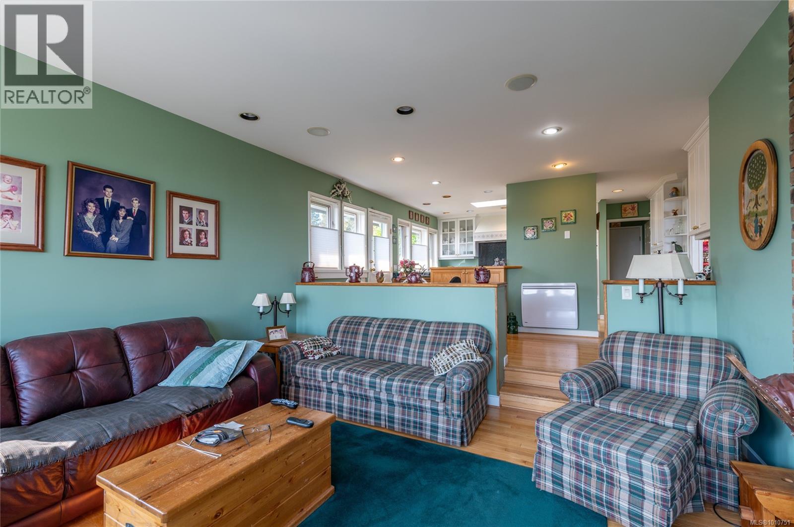  8742 Pender Park Drive, North Saanich