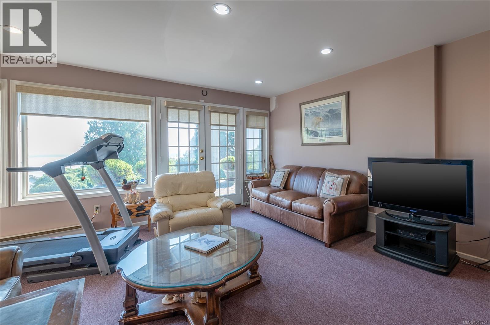  8742 Pender Park Drive, North Saanich