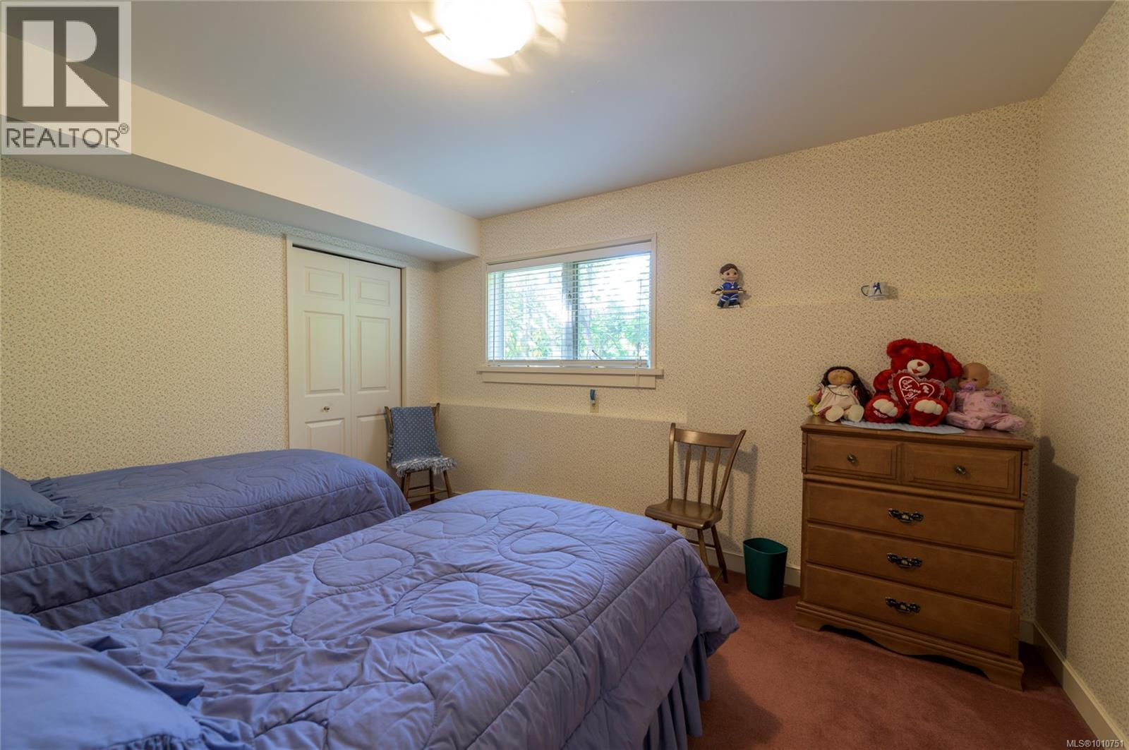  8742 Pender Park Drive, North Saanich