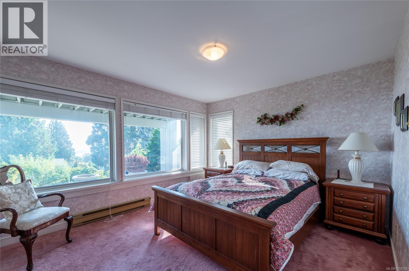 8742 Pender Park Drive, North Saanich