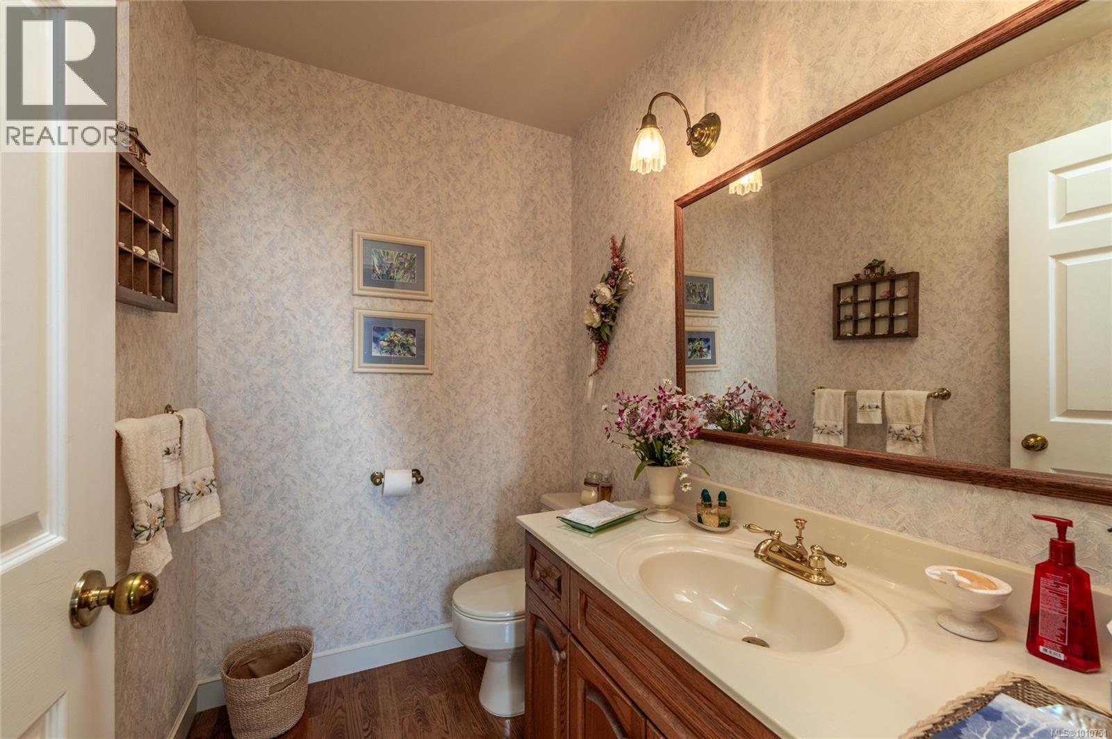  8742 Pender Park Drive, North Saanich